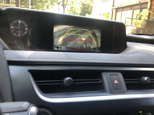 Lexus UX 250h Luxury