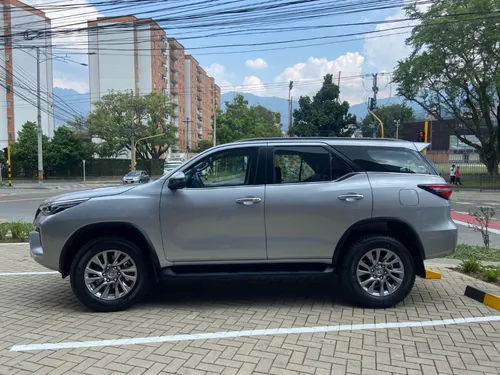 Toyota Fortuner 2.7 Srv Street Aut