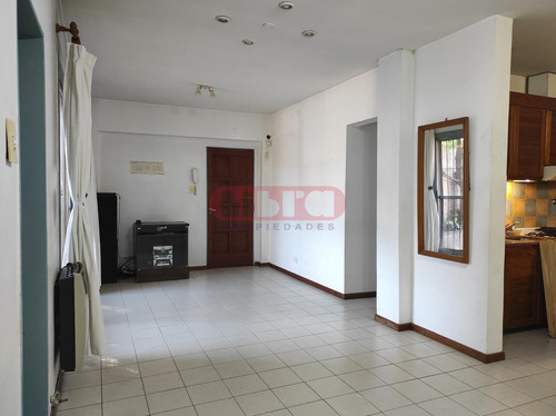 Casa En 1 Planta, 3 Habitaciones, Jardín, Pileta Y Parrilla.
