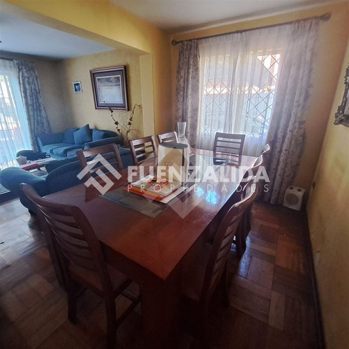Casa En Venta De 5 Dorm. En La Cisterna