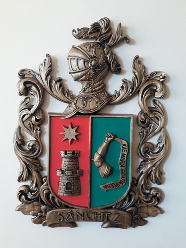 Imagen 6 de 8 de Escudos Heráldicos Tallados En Madera