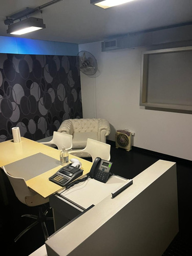 Alquiler Oficinas/local/consultorio(900m2) En Pleno Centro