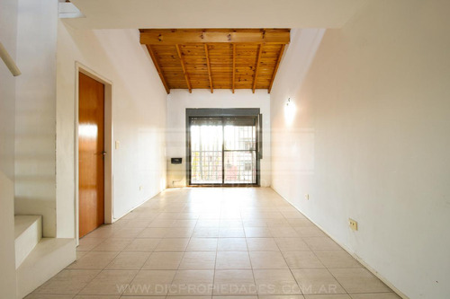Departamento 3 Ambientes Con Balcon. Prox A Av Centenario