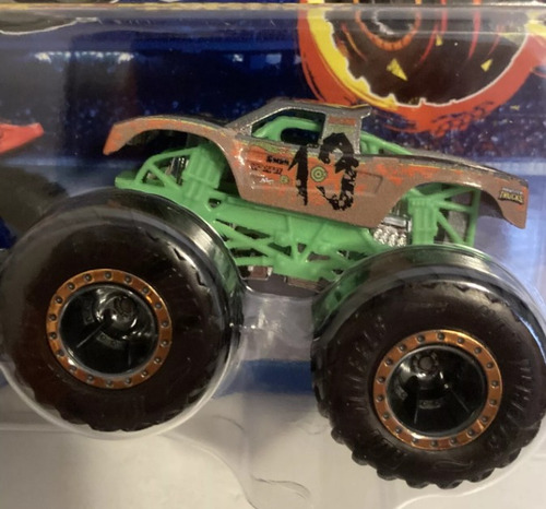 Monster Trucks Hot Whells Vs 2 Autos