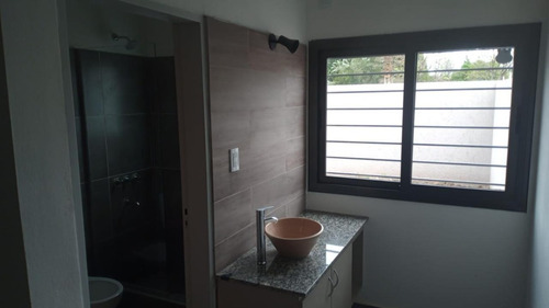 Alquilo Casas En Una Planta En Housing, Zona Sur. 3 Dormit Y 2 Baños Y 2 Dor Y 1 Baño