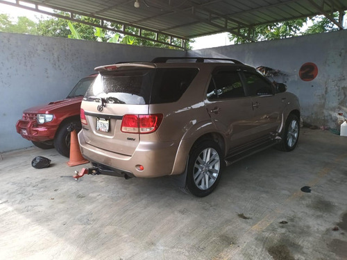 Imagen 3 de 15 de Toyota Fortuner 4x4