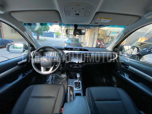 Imagen 9 de 10 de Toyota Hilux 2.8 Cd Srv 177cv 4x2 At /// 2021 - 0km