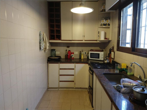 Casa Venta 4 Dormitorios 2 Baños 1 Cochera Terreno 10 X 30 Mts - 300 Mts 2 - La Plata
