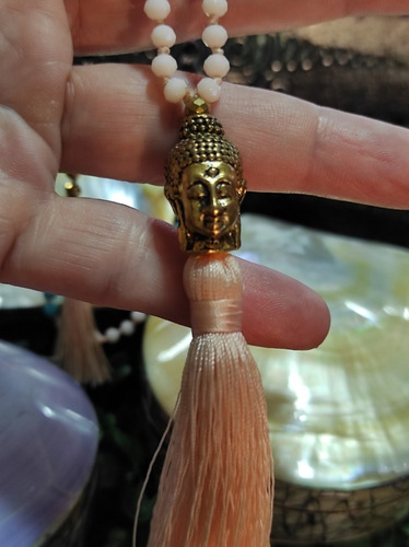 Imagen 4 de 4 de Collar Colgante Accesorio Con Cuentas Y Dije Buda Y Flecos