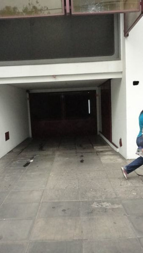 Imagen 1 de 6 de Cochera Cubierta En Caseros Zona Centro
