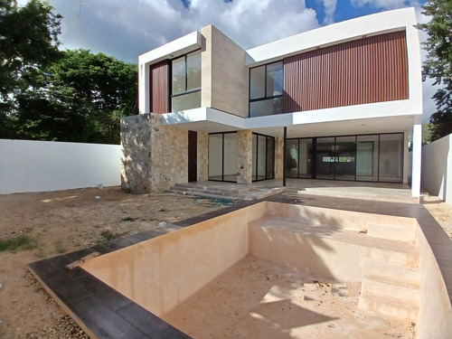 Exclusiva Residencia En Venta Ubicada En Nortemerida