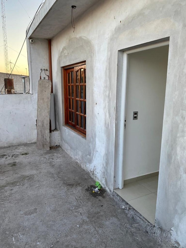 Imagen 15 de 16 de Permuta - Excelente Casa De 4 Ambientes En Venta - Moron