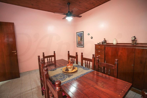 Imagen 13 de 30 de Casa Sobre Lote Propio Con 3 Dorm.y Posible Cuarto Dorm. Refaccionado- Flores