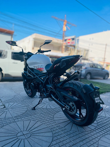 Benelli 752s Naked