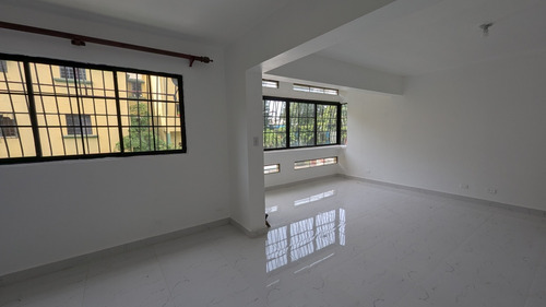 Apartamento De 3 Habitaciones En Evaristo Morales