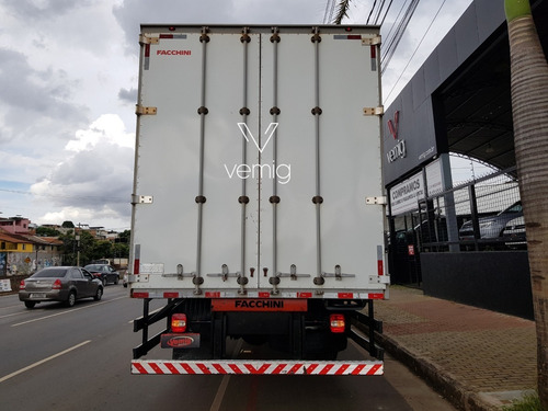 Vw 17.230 2017 Constellation 4x2 Baú Cg Seca Facchini