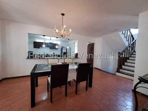 Casa En Venta En Santa Paula Caracas Calle Cerrada Pozo Agua