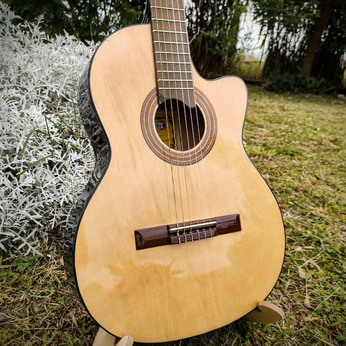 Imagen 4 de 10 de Guitarra Clásica Gracia C/corte Modelo M6