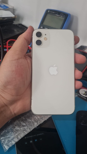 iPhone 11 De 128gb Blanco 100% Americano Bateria Al 73% (Usado)