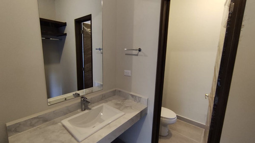 Imagen 20 de 23 de Casa De 3 Habs Cada Una Con Baño, Los Encinos