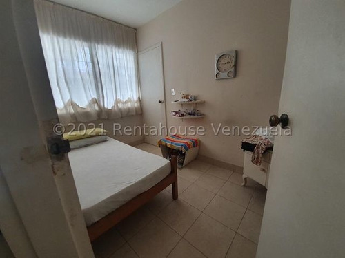 Imagen 10 de 14 de Casa En Venta En Lomas Del Club Hipico, Caracas. Código 21-27136 Mvg