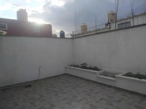 Casa Muy Amplia Ya Que Son Dos Unidas Por Dentro.