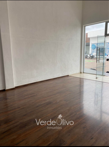 Local En Venta Con Doble Altura En Juriquilla, Ideal Para Inversión