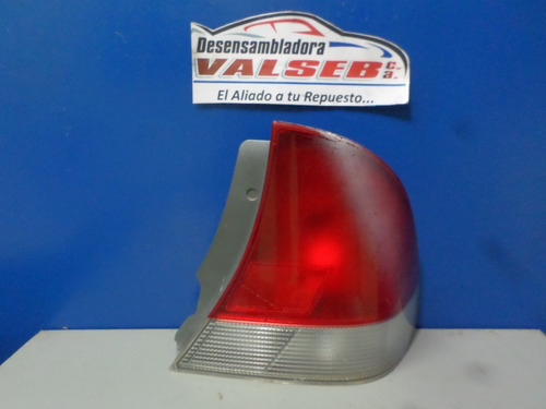 Stop Derecho Ford Laser Con Detalle