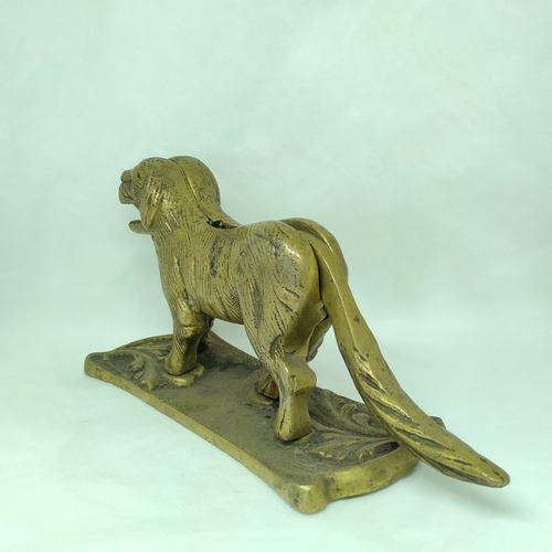 Figura Estatuillas Perro Rompe Nueces De Bronce (Usado)