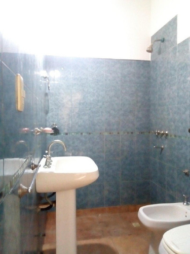 Imagen 7 de 12 de Casa Sola En El Lote. Gas Natural. Lote Libre