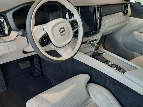 Volvo Xc60 2.0 T8 Hybrid Momentum Awd Geartronic 2020/2021