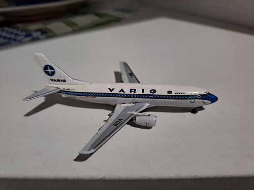 Miniatura Avião B737-300 Varig Aeroclassics 1/400 S/cxa Ler! Branco (Usado)