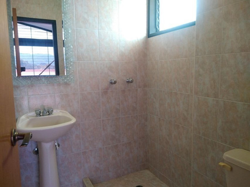 Imagen 11 de 18 de Eloisa Mejia Rentahouse Vende Townhouse En El Parral Valencia 22-9386