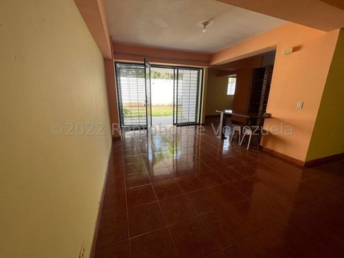 Imagen 4 de 30 de Apartamento En Venta Este Barquisimeto, Cerca De Avenida Abogados, Amplio Patio, Info. 0424-5325471, Codigo 22-22704 Mf