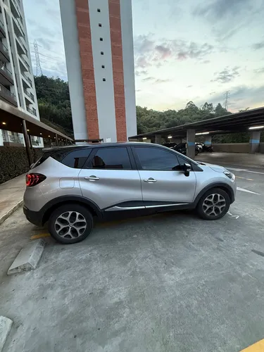 Renault Captur 2.0 Intens Automática