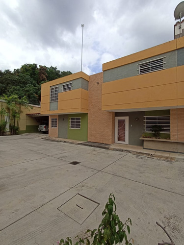 Town House Urb. El Parral Conj. Res. Las Palmas.  C-03-04 Mm