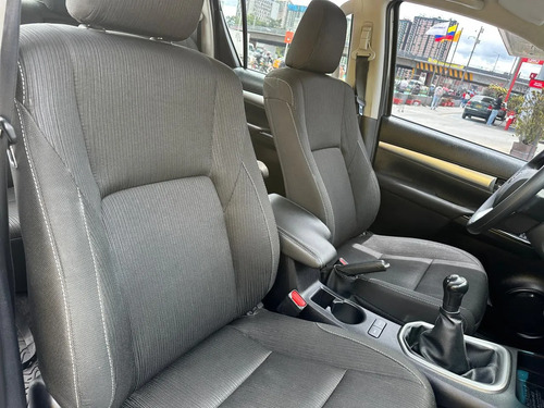 Toyota Hilux 4x4 2400cc Mt Aa