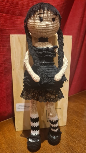 Imagen 5 de 6 de Muñeca Merlina Adams Crochet