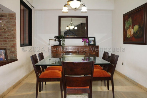 Precioso Y Amplio Tonwhouse En Venta En La Boyera. #25-20083