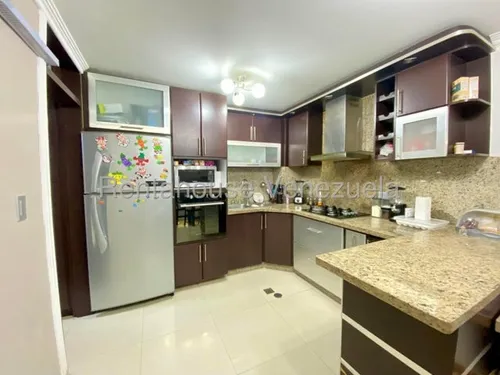 Moderno Apartamento En Venta, Urb. La Placera San Jacinto, Maracay, 25-18516 Mv