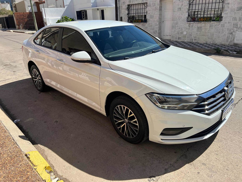 Imagen 2 de 10 de Volkswagen Vento 2019 1.4 Comfortline 150cv At