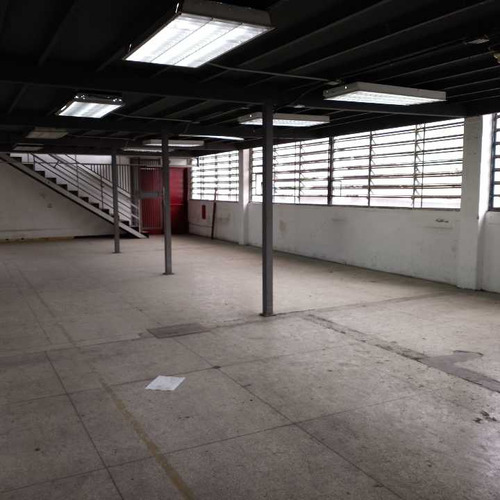 Se Alquila Depósito Con Oficinas Boleita Norte 1700m2