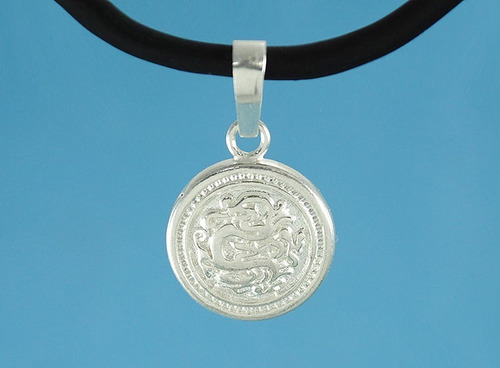 Imagen 2 de 3 de Dije Moneda Dragón Plata Ley .925 Incluye Collar Caucho