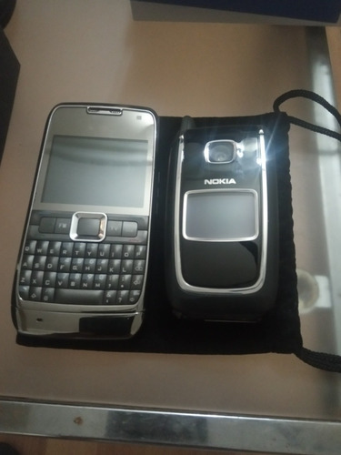 Imagen 1 de 3 de 2 Celulares Modelos Viejos Para Decoración O Vidrieras .