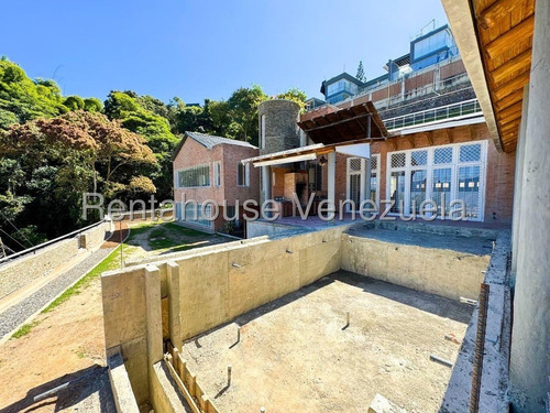 Casa En Venta En Alto Hatillo Con Imponente Vista Panorámica Al Ávila