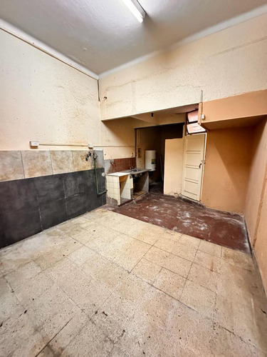 Dúplex De 3 Dormitorios A Restaurar En Ph, Crisóstomo Álvarez Al 500, Centro De Smt