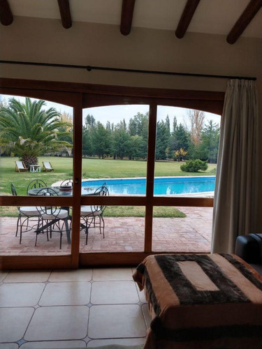 Casa En Venta - 5 Dormitorios 3 Baños - Cocheras - 30.780mts2 - Rama Caída, San Rafael
