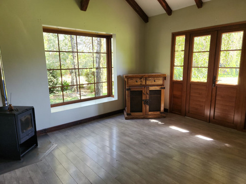 Casa Estilo Chileno En Condominio Buena Ubicacion Pirque