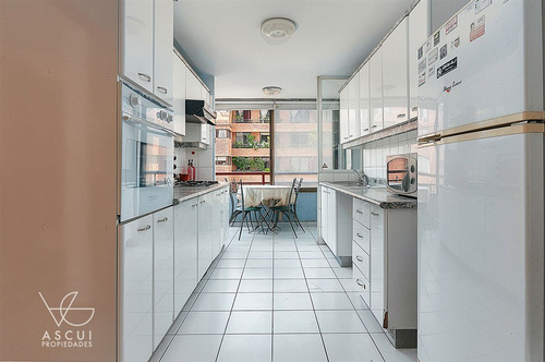 Amplio, Vista Despejada, 3 Dorm, 3 Baños, Servicios, Salita