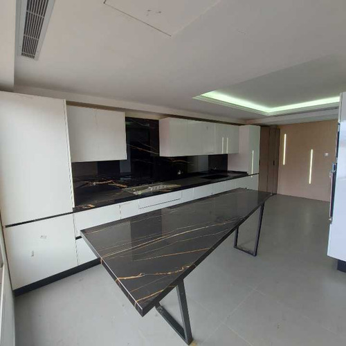 Apartamento En Venta En El Paraiso 3h/ 5b/ 3p/ 1m